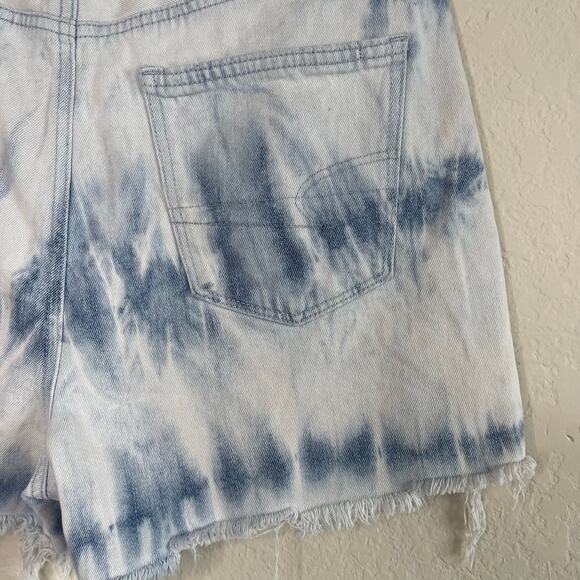 American Eagle Highest Rise Mom Short Tie-Dye - Size 8 - Picture 3 of 6